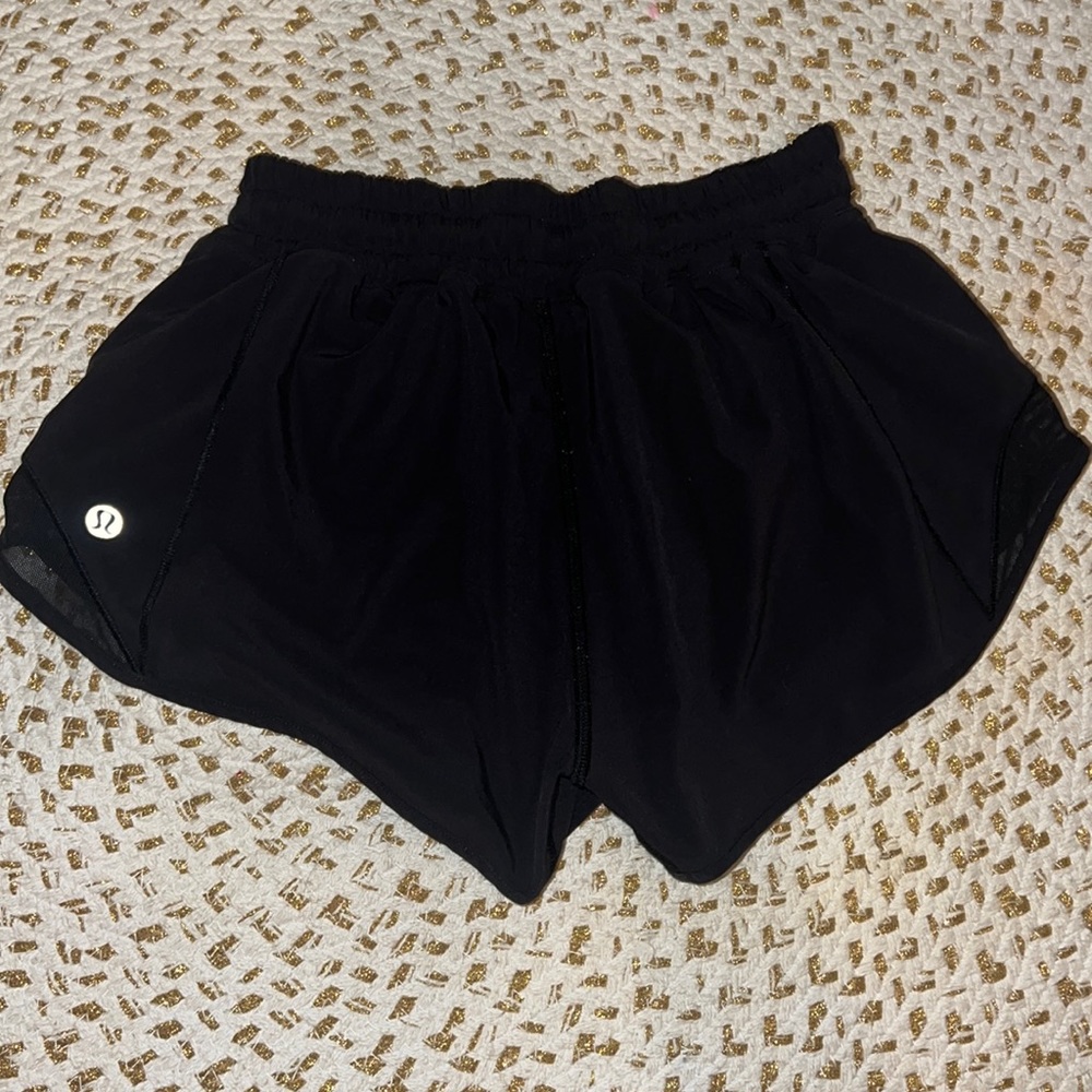 Black Lululemon Hotty Hot Shorts 2.5 inc